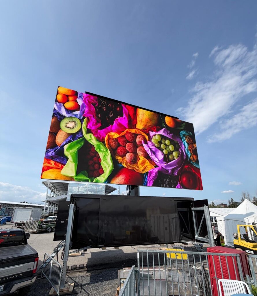 66 m² Creacar mobile LED container at the Formula 1 circuit in Montréal