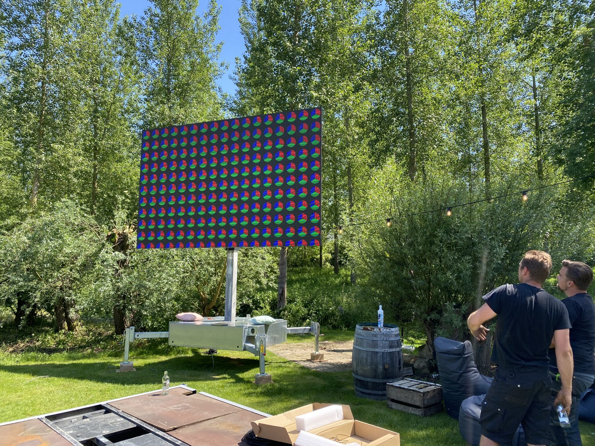Creacar Spider with a 6 m² LED screen in an outdoor setting